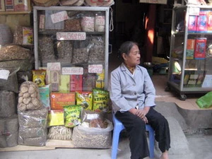 A store selling medicine on Lan Ong street (Photo: Internet)
